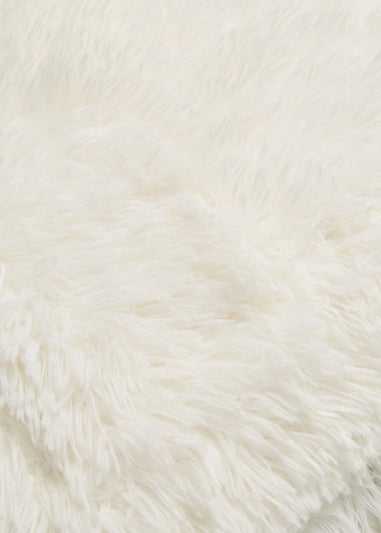 Cream Shaggy Faux Fur Throw (130cm x 180cm)