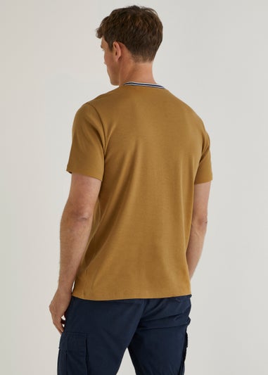Sand Tipped Interlock Tee
