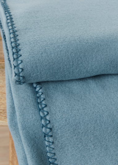 Blue Fleece Throw (150cm x 130cm)