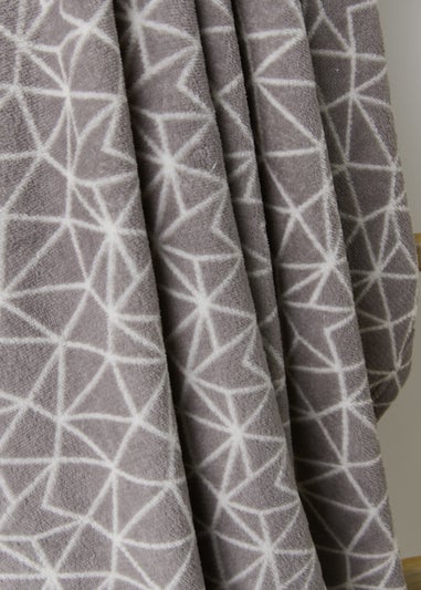 Grey Geo Print Throw (130cm x 150cm)