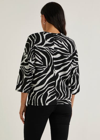 Papaya Petite Black & White Animal Print Jacquard Top