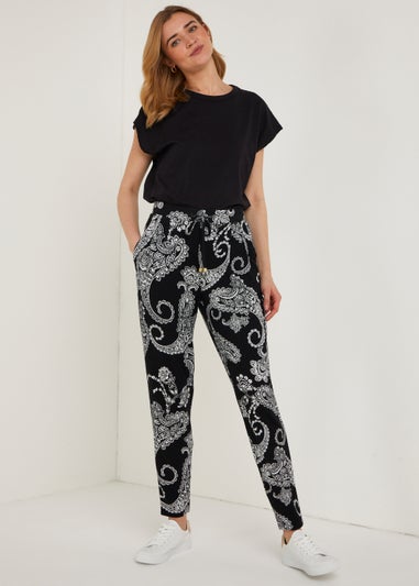 Papaya Petite Black Paisley Print Harem Leggings