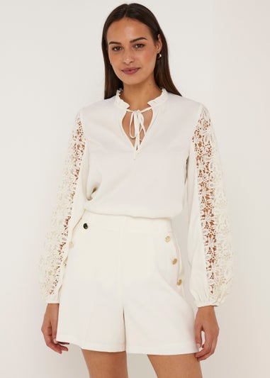 Et Vous Ivory Button Shorts