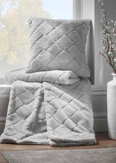 Catherine Lansfield Cosy Diamond Cushion (43x43cm)