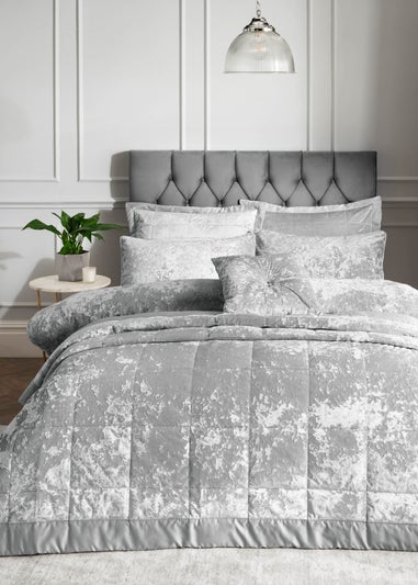 Catherine Lansfield Crushed Velvet Quilted Bedspread (220x220cm)