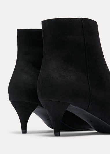 Black Heel Point Boots