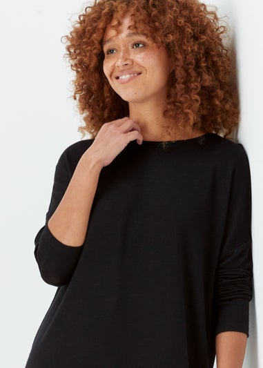 Black Crewneck Top