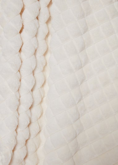 White Grid Faux Fur Throw (180cm x 150cm)
