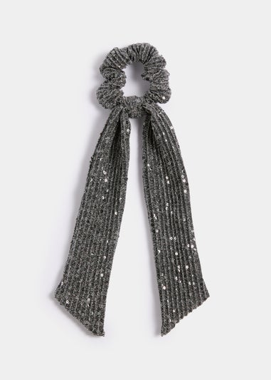 Silver Sequin Tailed Bobble
