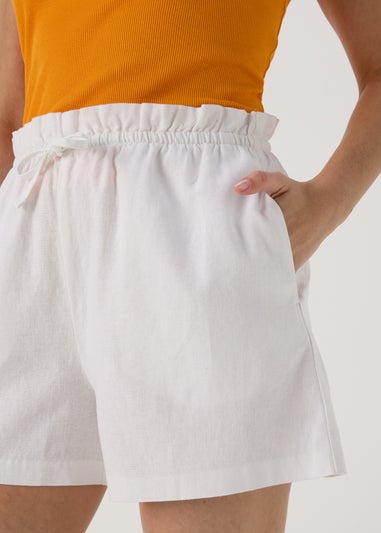 White Solid Tie Waisted Linen Shorts