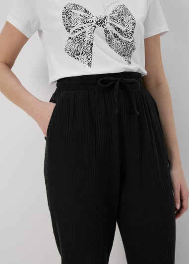 Black Pleated Crop Trousers