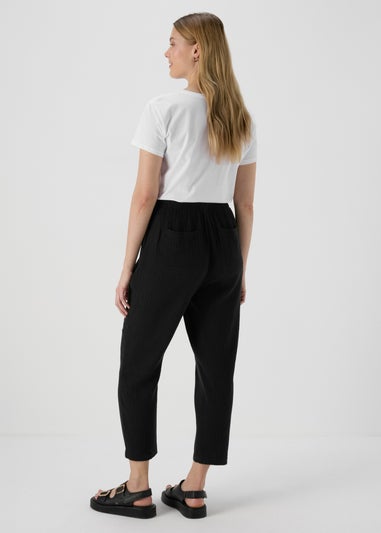 Black Pleated Crop Trousers