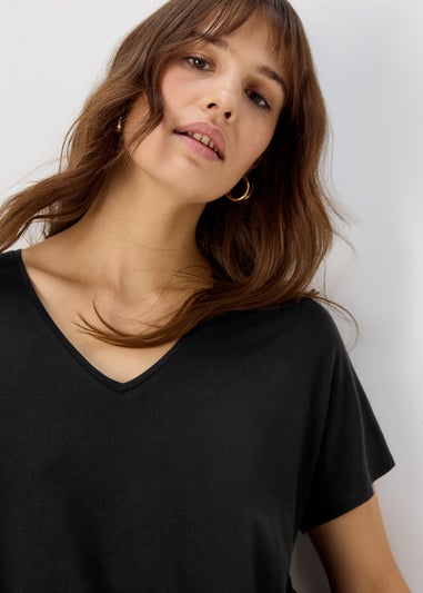 Et Vous Black Classic V Neck T-Shirt