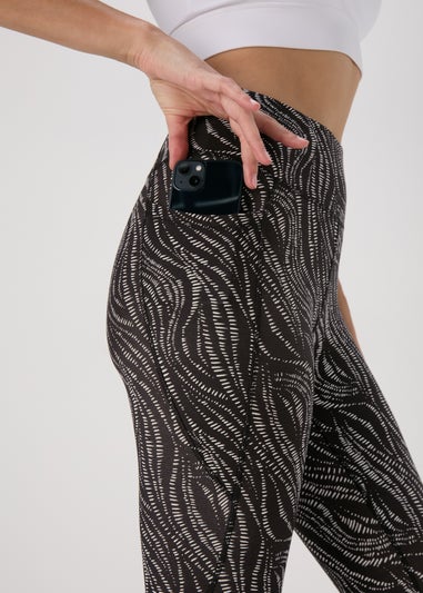 Souluxe Black Mono Printed Capri Leggings