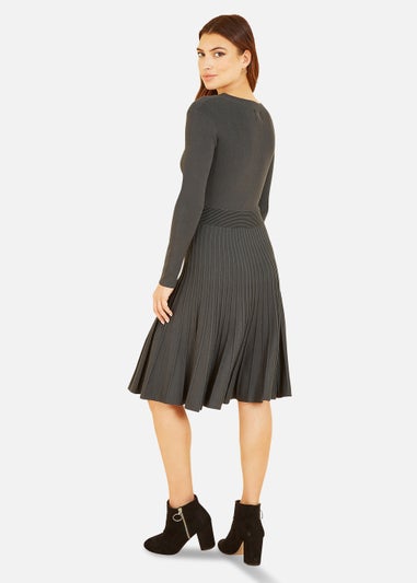 Yumi Knitted Pleated Skater Dress With Zip In Grey