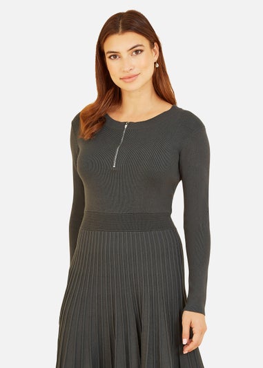 Yumi Knitted Pleated Skater Dress With Zip In Grey