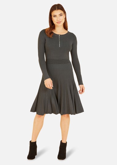 Yumi Knitted Pleated Skater Dress With Zip In Grey