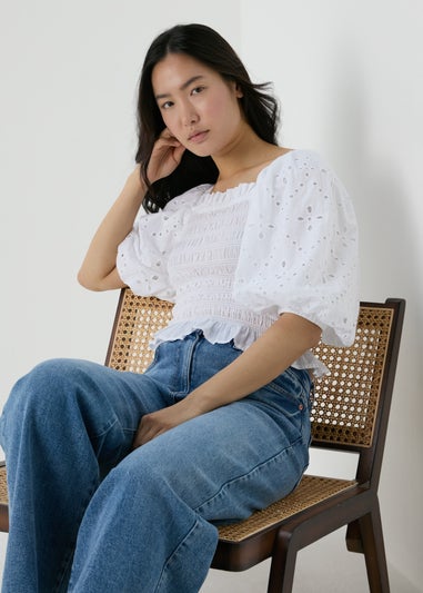 White Embroidery Puff Sleeve Blouse