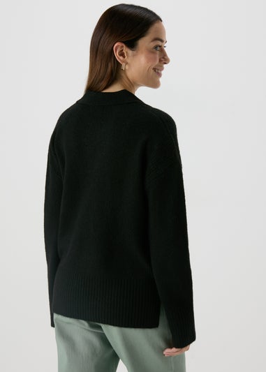 Black Ribbed V-Neck Collar Jumper