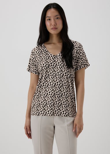 Et Vous Beige Leopard Print V-Neck T-Shirt