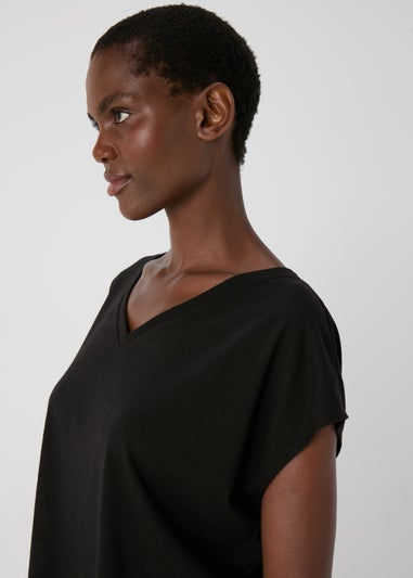 Souluxe Black V Neck T Shirt