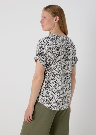 Cream Spot print Pocket Detail T-Shirt