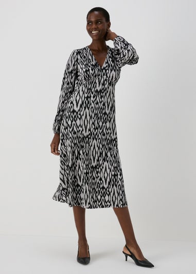 Et Vous Black Ikat Plisse Midi Dress