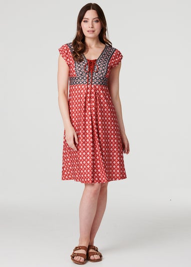 Izabel London Red Printed Lace-Up Knee Length Dress