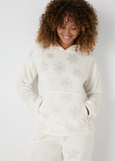 Wondrous Cream Fleece Snowflake Loungewear Set