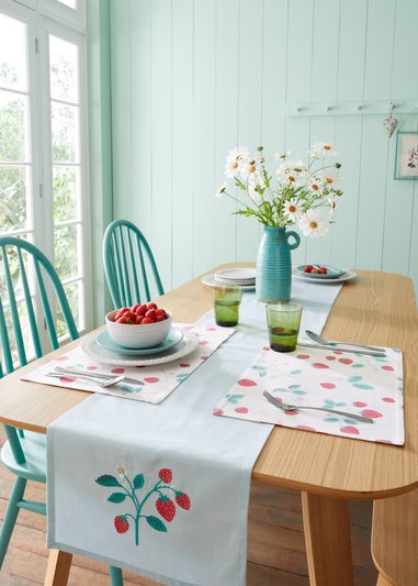 Catherine Lansfield Cream Strawberry Garden Cotton Placemat Pack of 4 (30x46 cm)