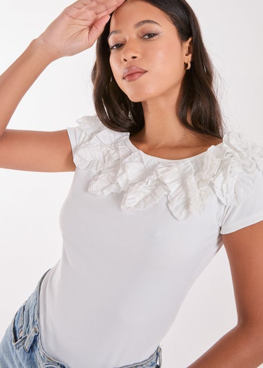 Pink Vanilla White Ruffle Corsage T-shirt