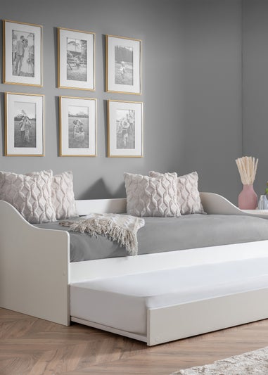 Julian Bowen White Elba Daybed (66 x 97 x 194.5cm)