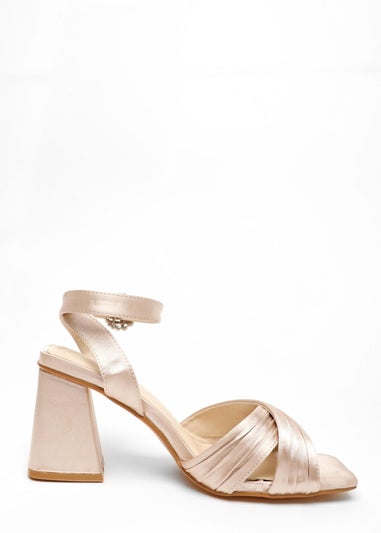 Quiz Cream Wide Fit Satin Pleated Block Heel Sandal