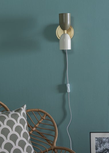 ValueLights Tate Up Down Plug In Gold Wall Light (23cm x 12cm x 12cm)