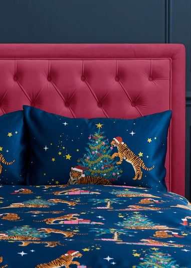 Catherine Lansfield Christmas Tiger Soft Satin Reversible Duvet Cover Set