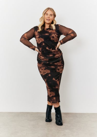 In The Style Jess Millichamp Brown Printed Mesh Maxi Dress