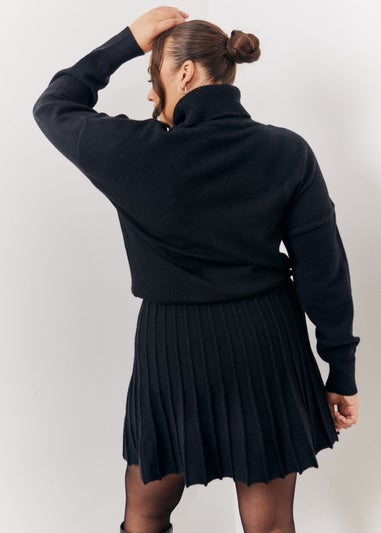 In The Style Perri Sian Black Pleated Knit Skater Dress