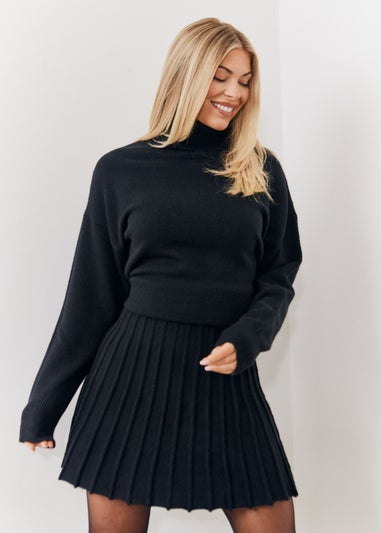 In The Style Perri Sian Black Pleated Knit Skater Dress