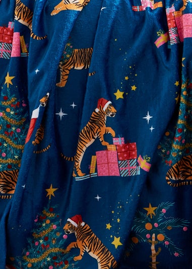 Catherine Lansfield Christmas Tiger Cosy Fleece Blanket Throw (130x170cm)