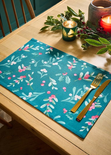 Catherine Lansfield Christmas Holly and MistletoeDining Placemat 4 Pack (30x46 cm)