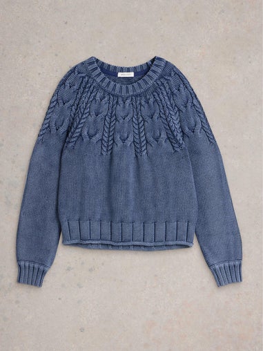 Pullover mit Zopfstrickmuster