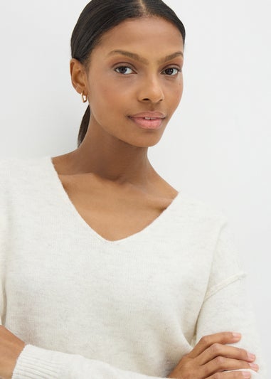 Cream V-Neck Jumper