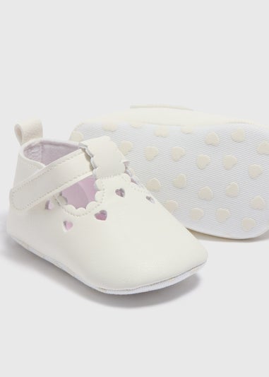 Baby White Scallop T-Bar Soft Sole Shoes (Newborn-18mths)