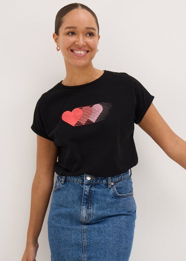 Black Heart Graphic T-Shirt