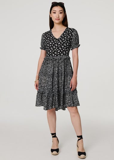 Izabel London Black Floral Short Sleeve Tiered Skater Dress