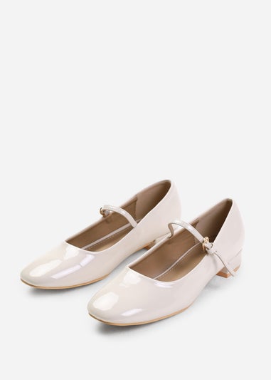 Where's That From Cream Minsk Low Heel With Buckle Detail