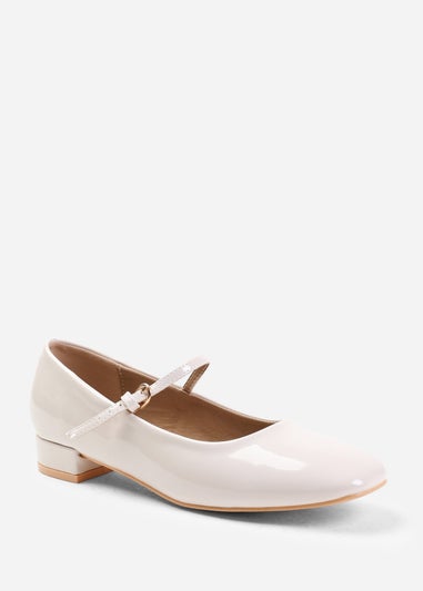 Where's That From Cream Minsk Low Heel With Buckle Detail