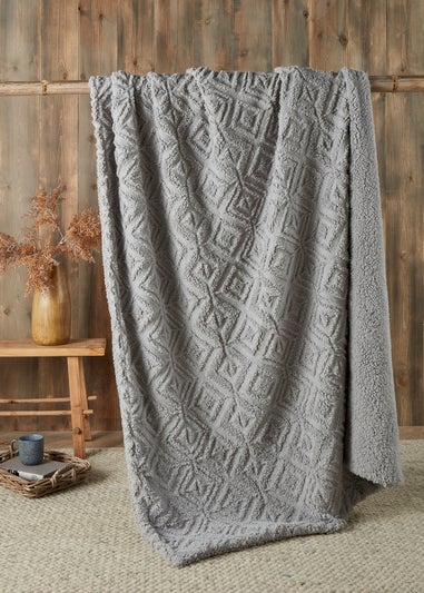 Fusion Snug Romo Grey Pinsonic Fleece Throw (130x180cm)