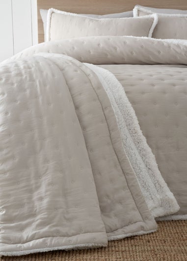 Catherine Lansfield Nori Cream Pinsonic Faux-Shearling Bedspread (220x230cm)