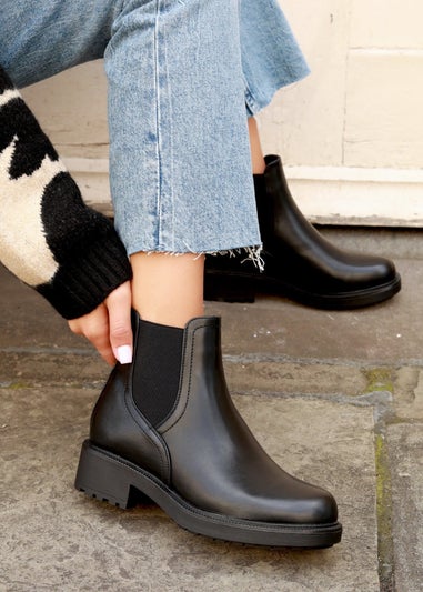 Linzi Aspen Black Faux Leather Classic Chelsea Boot